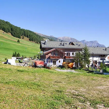 Apartament 4 *