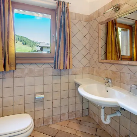 Apartament 4 *